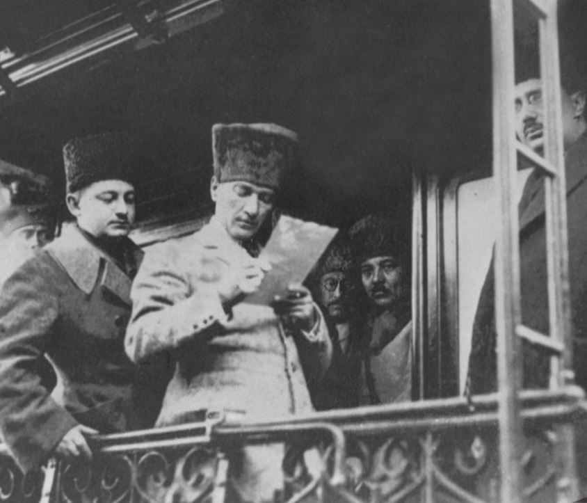 AZ RASTLANAN EN GÜZEL 50 ATATÜRK FOTOĞRAFI: 29 Ekim’e özel siyah-beyaz Atatürk fotoğrafları