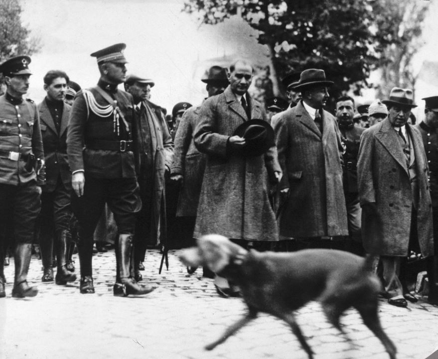AZ RASTLANAN EN GÜZEL 50 ATATÜRK FOTOĞRAFI: 29 Ekim’e özel siyah-beyaz Atatürk fotoğrafları