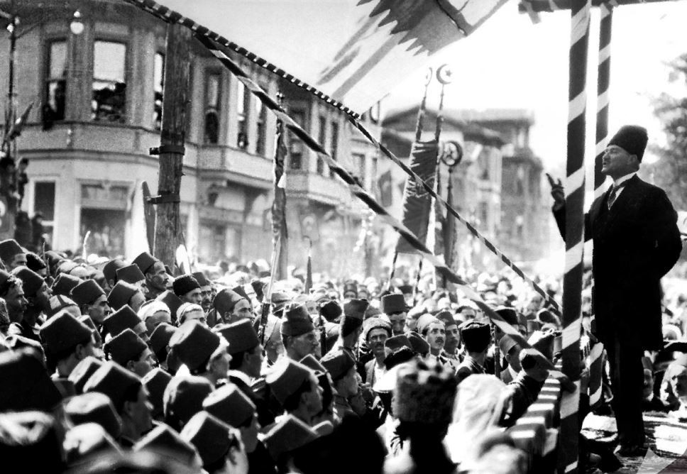 AZ RASTLANAN EN GÜZEL 50 ATATÜRK FOTOĞRAFI: 29 Ekim’e özel siyah-beyaz Atatürk fotoğrafları