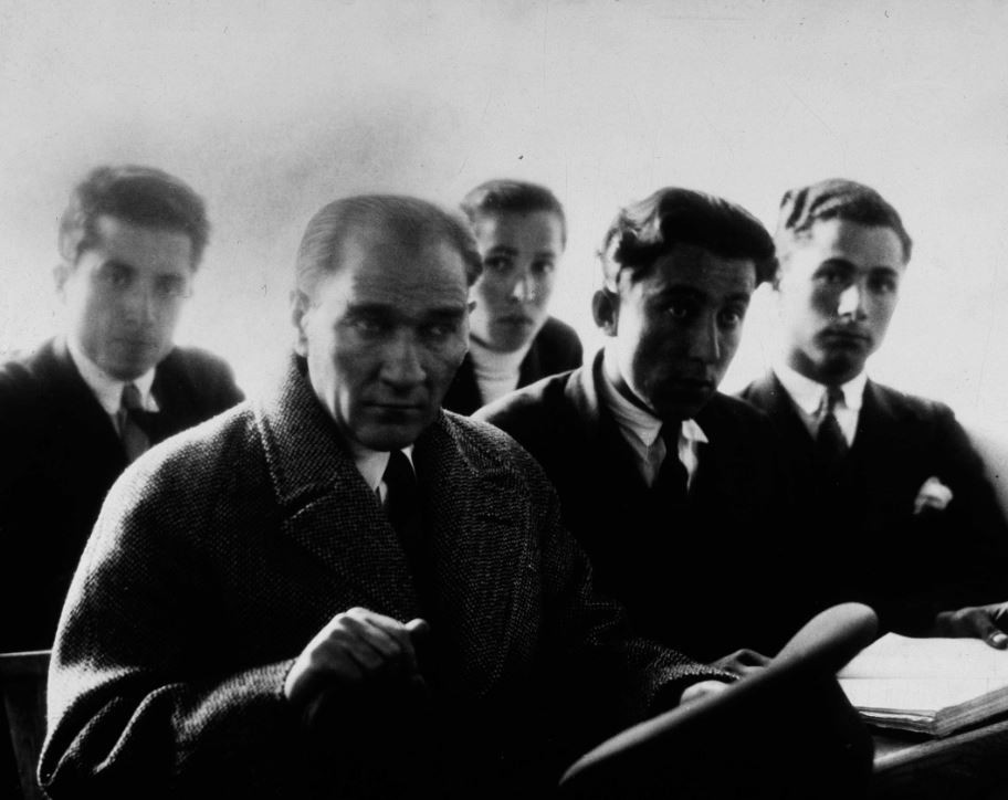 AZ RASTLANAN EN GÜZEL 50 ATATÜRK FOTOĞRAFI: 29 Ekim’e özel siyah-beyaz Atatürk fotoğrafları