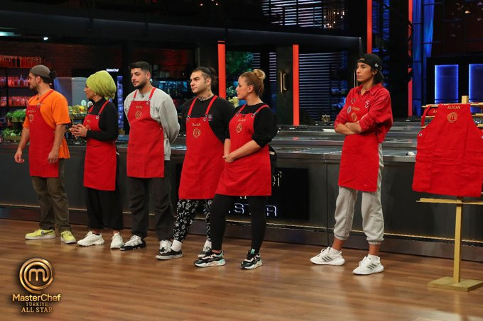 MASTERCHEF KİM KAZANDI, dün akşam mavi takım kaptanı kim oldu Düelloda büyük çekişme 30 Ekim MasterChefte düelloyu hangi yarışmacı aldı İşte haftanın yeni kırmızı ve mavi takımları MASTERCHEF KİM KAZANDI, dün akşam mavi takım kaptanı kim oldu Düelloda büyük çekişme 30 Ekim MasterChefte düelloyu hangi yarışmacı aldı İşte haftanın yeni kırmızı ve mavi takımları