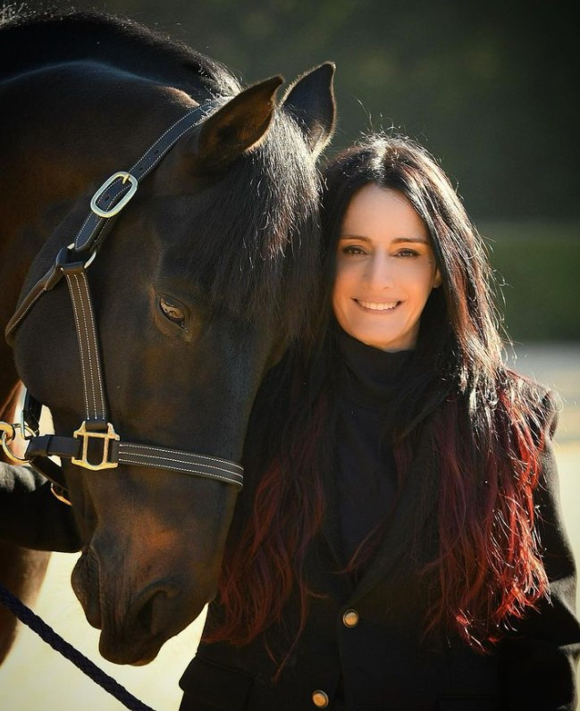 İPEK KIRAÇ KİMDİR