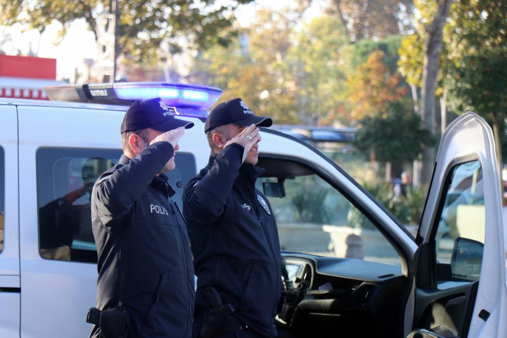 10 Kasım sabah 9u 5 geçe hayat durdu... Türm Türkiyeden ATAsına saygı duruşu