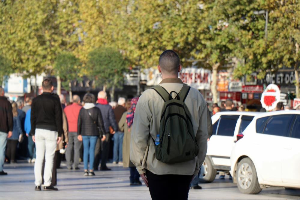 10 Kasım sabah 9u 5 geçe hayat durdu... Türm Türkiyeden ATAsına saygı duruşu