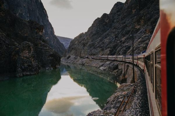 DOĞU EKSPRESİ KAÇ GÜN, KAÇ SAAT SÜRÜYOR DOĞU EKSPRESİ KAÇ GÜN, KAÇ SAAT SÜRÜYOR
