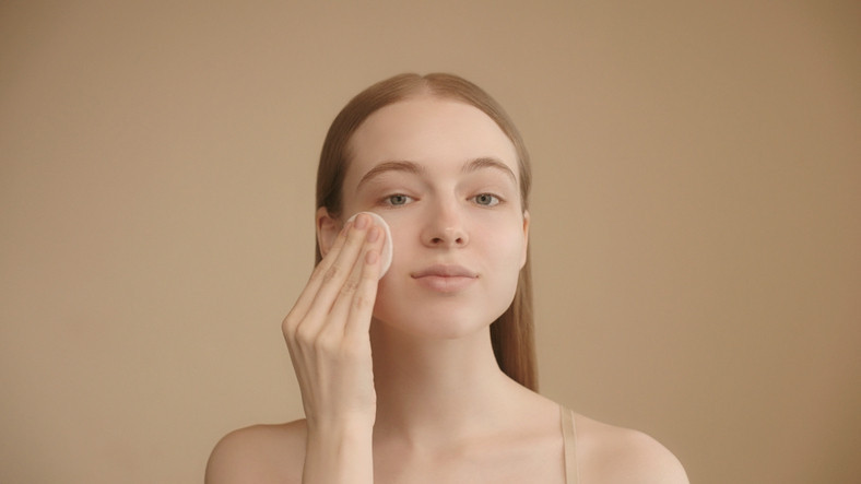 CİLT TEMİZLEYİCİ ÖZELLİĞİ BULUNUYOR