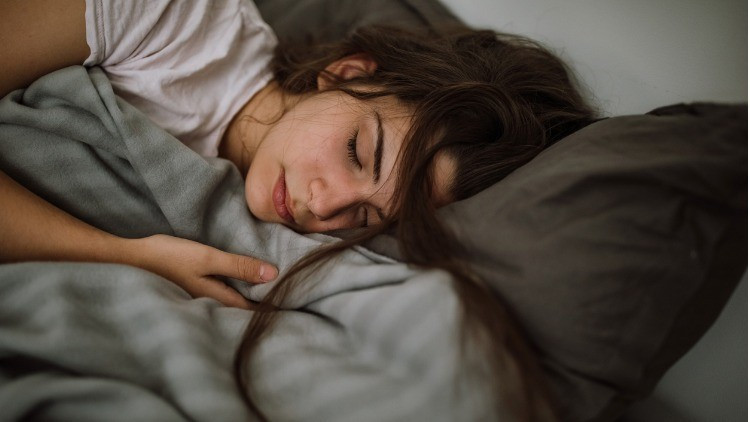 Saçlarınız avuç avuç dökülüyorsa sebebi bu olabilir... Saç fırçanızdaki hastalıklara dikkat