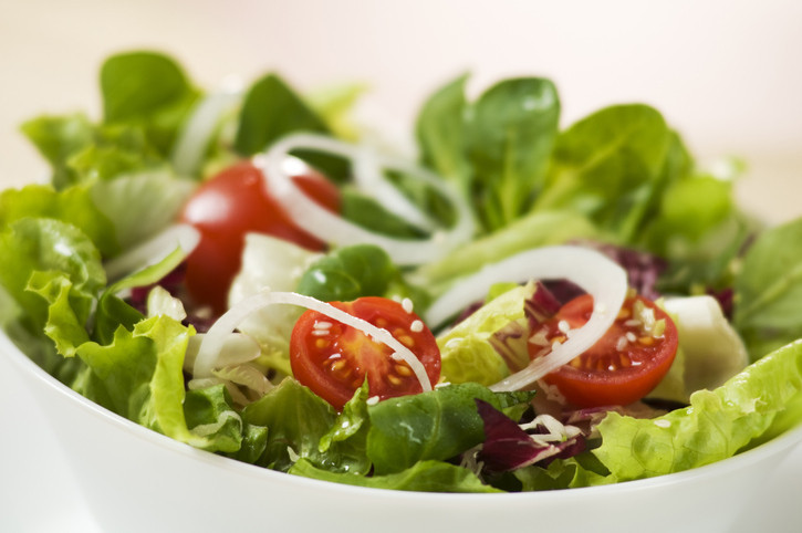 Ispanak, maydanoz, kıvırcık ve rokayı tertemiz ediyor Yapraklarındaki tozu, toprağı ve çamuru alıp götürecek