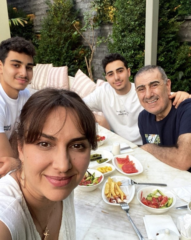 METİN ÖZÜLKÜ KİMDİR