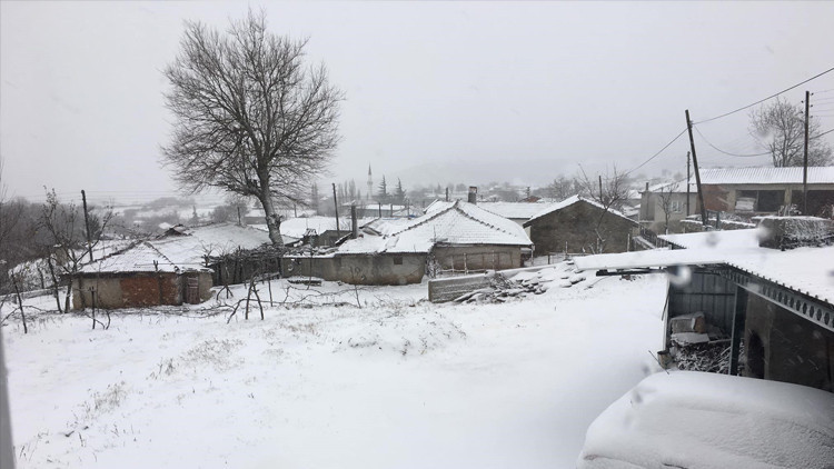 EDİRNENİN YÜKSEKLERİNE KAR YAĞDI