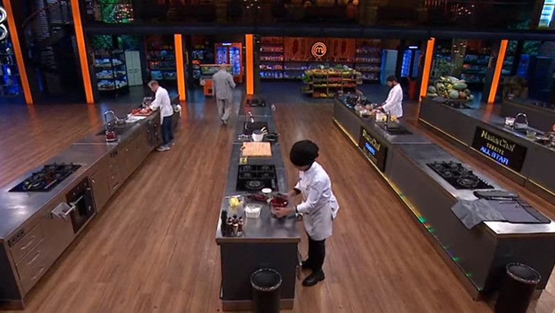 DÜN AKŞAM MASTERCHEFTE KİM ELENDİ 30 Aralık Cumartesi MasterChefte kim kazandı, ilk dörde kimler kaldı Sergen, Esra, Barbaros arasında büyük mücadele İşte yarı finalistler... DÜN AKŞAM MASTERCHEFTE KİM ELENDİ 30 Aralık Cumartesi MasterChefte kim kazandı, ilk dörde kimler kaldı Sergen, Esra, Barbaros arasında büyük mücadele İşte yarı finalistler...