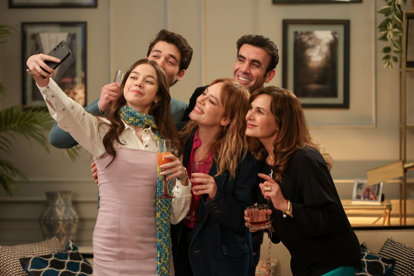 BAHAR DİZİSİ OYUNCULARI VE KARAKTERLER