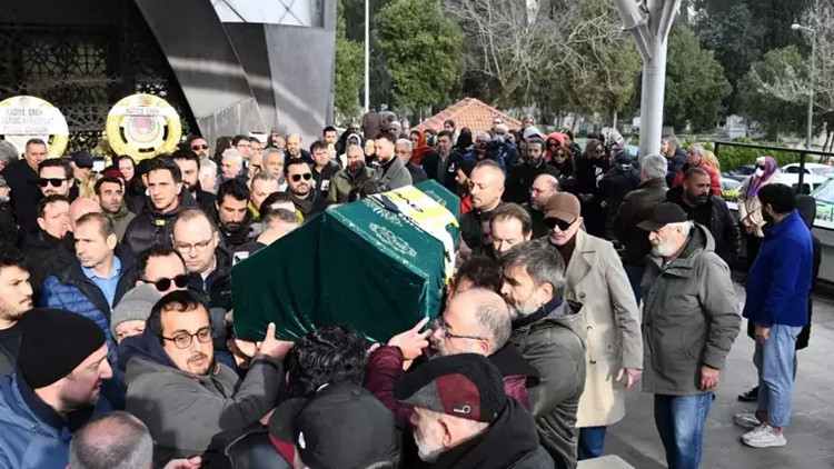 Eşi Burcu Altın Deprem acı haberi duyurdu: Efe Deprem kimdir, öldü mü, neden öldü, kaç yaşındaydı Seksenlerin Zaferi Efe Deprem son yolculuğuna uğurlandı
