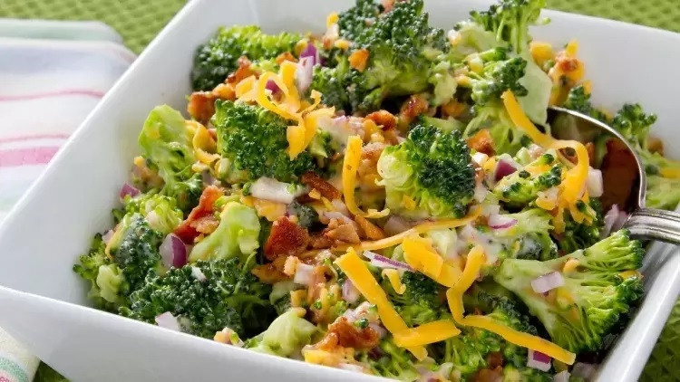 Brokoli salatası