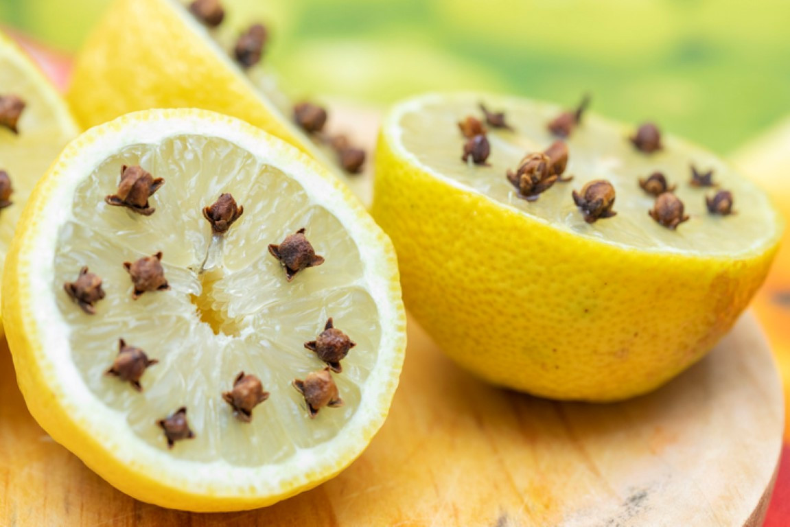 Limonun 11 farklı kullanım alanı... Yatağınızın yanına bir limon parçası koyarsanız bakın neler oluyor Limonun 11 farklı kullanım alanı... Yatağınızın yanına bir limon parçası koyarsanız bakın neler oluyor