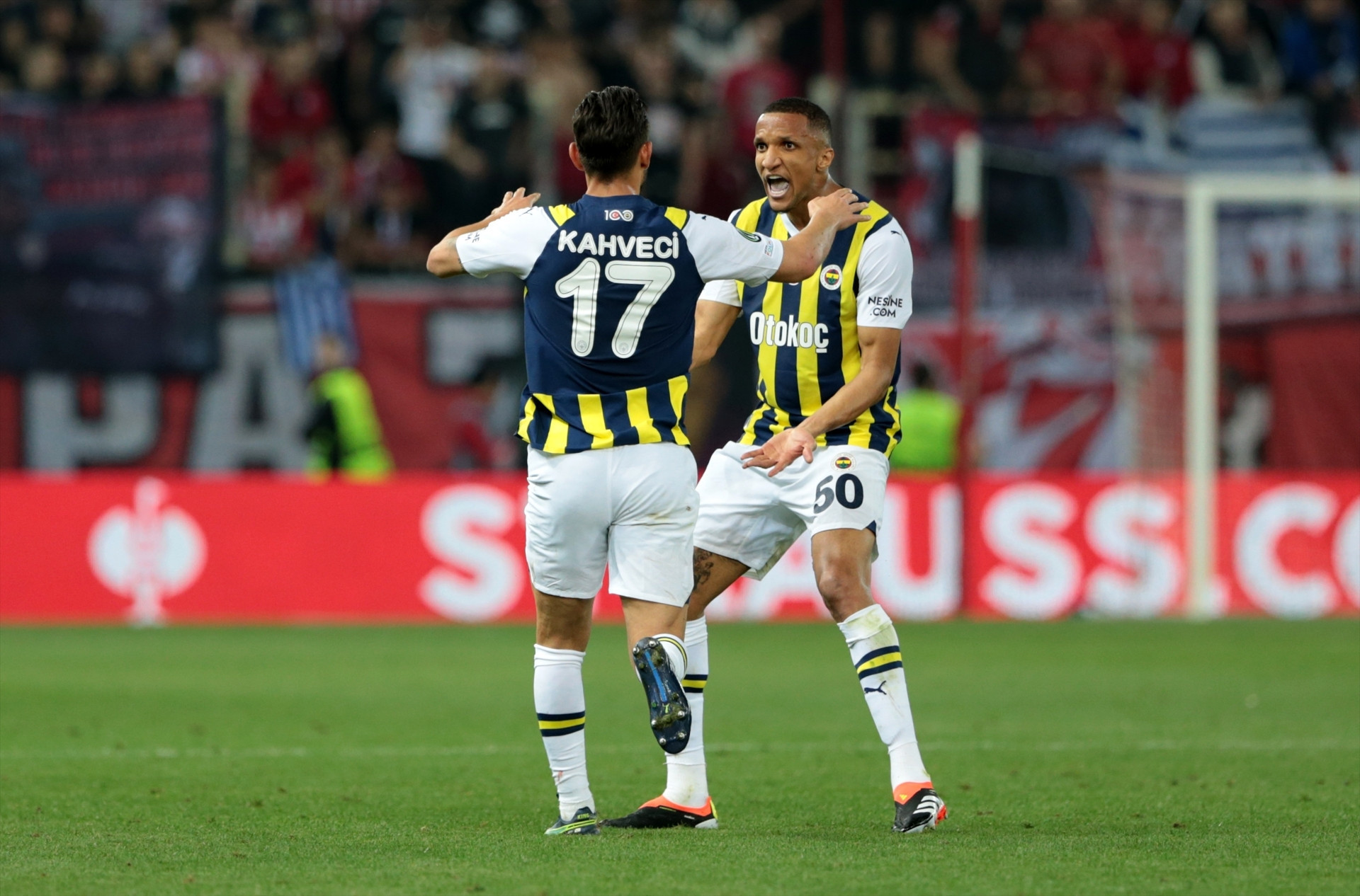 Fenerbahçe - Olympiakos maçında ekranlara yansımayan görüntüler