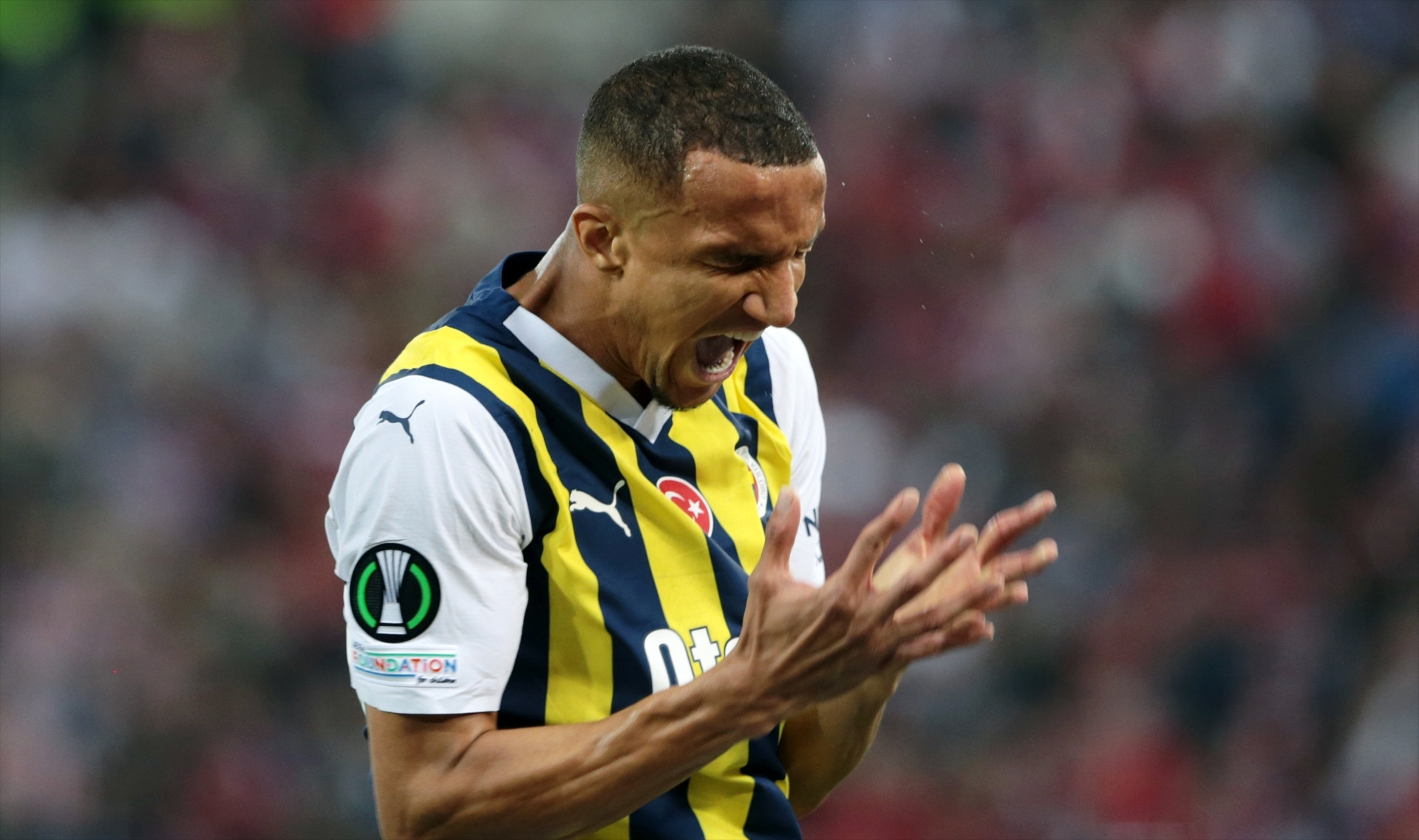 Fenerbahçe - Olympiakos maçında ekranlara yansımayan görüntüler