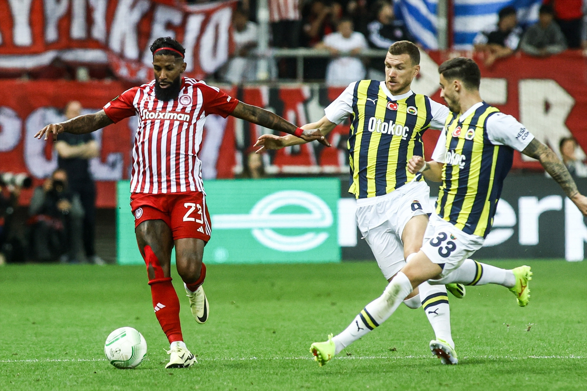 Fenerbahçe - Olympiakos maçında ekranlara yansımayan görüntüler