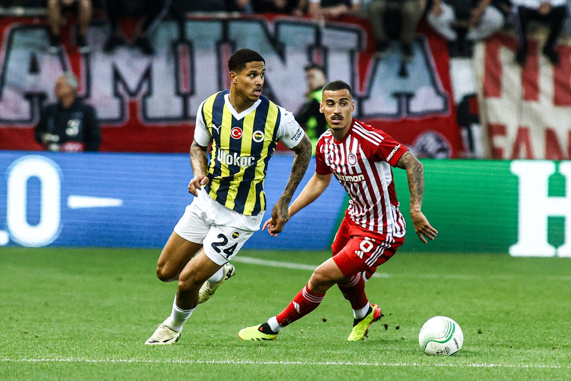 Fenerbahçe - Olympiakos maçında ekranlara yansımayan görüntüler