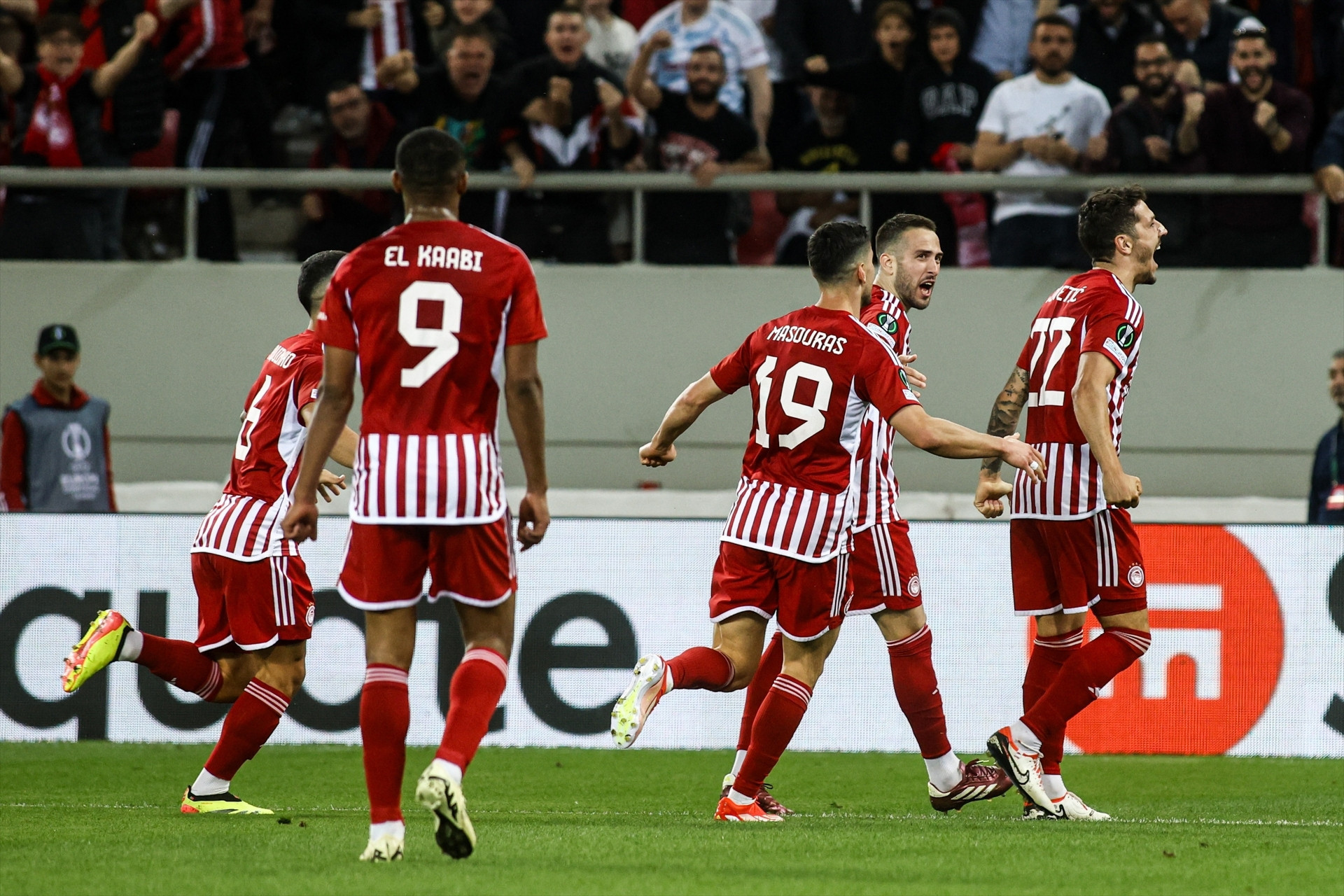 Fenerbahçe - Olympiakos maçında ekranlara yansımayan görüntüler
