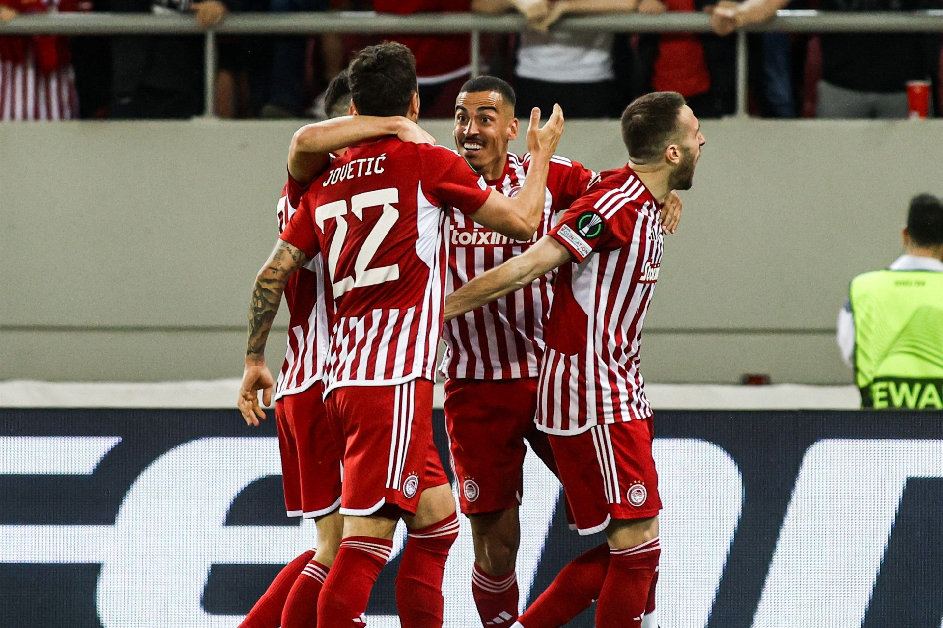 Fenerbahçe - Olympiakos maçında ekranlara yansımayan görüntüler
