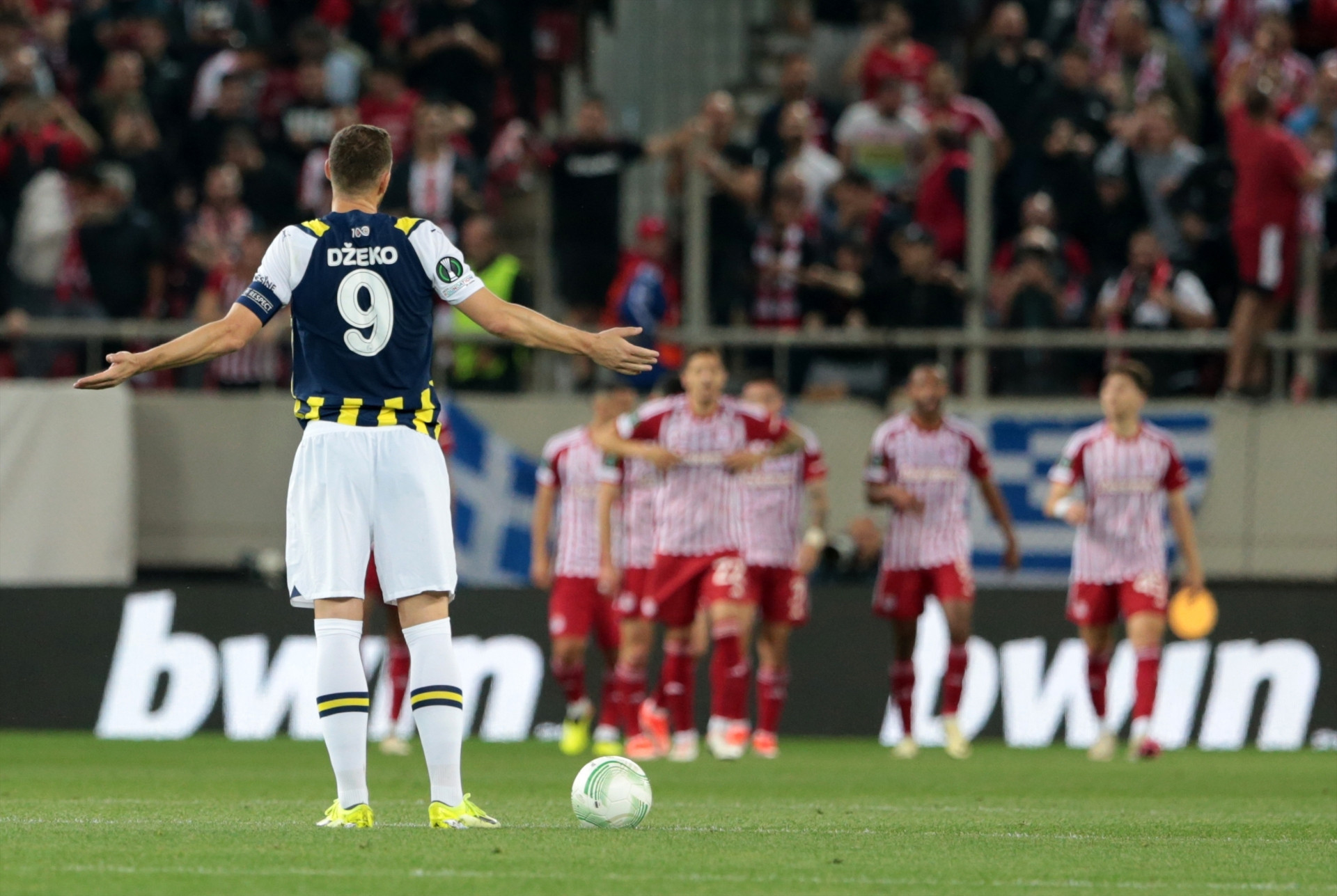 Fenerbahçe - Olympiakos maçında ekranlara yansımayan görüntüler