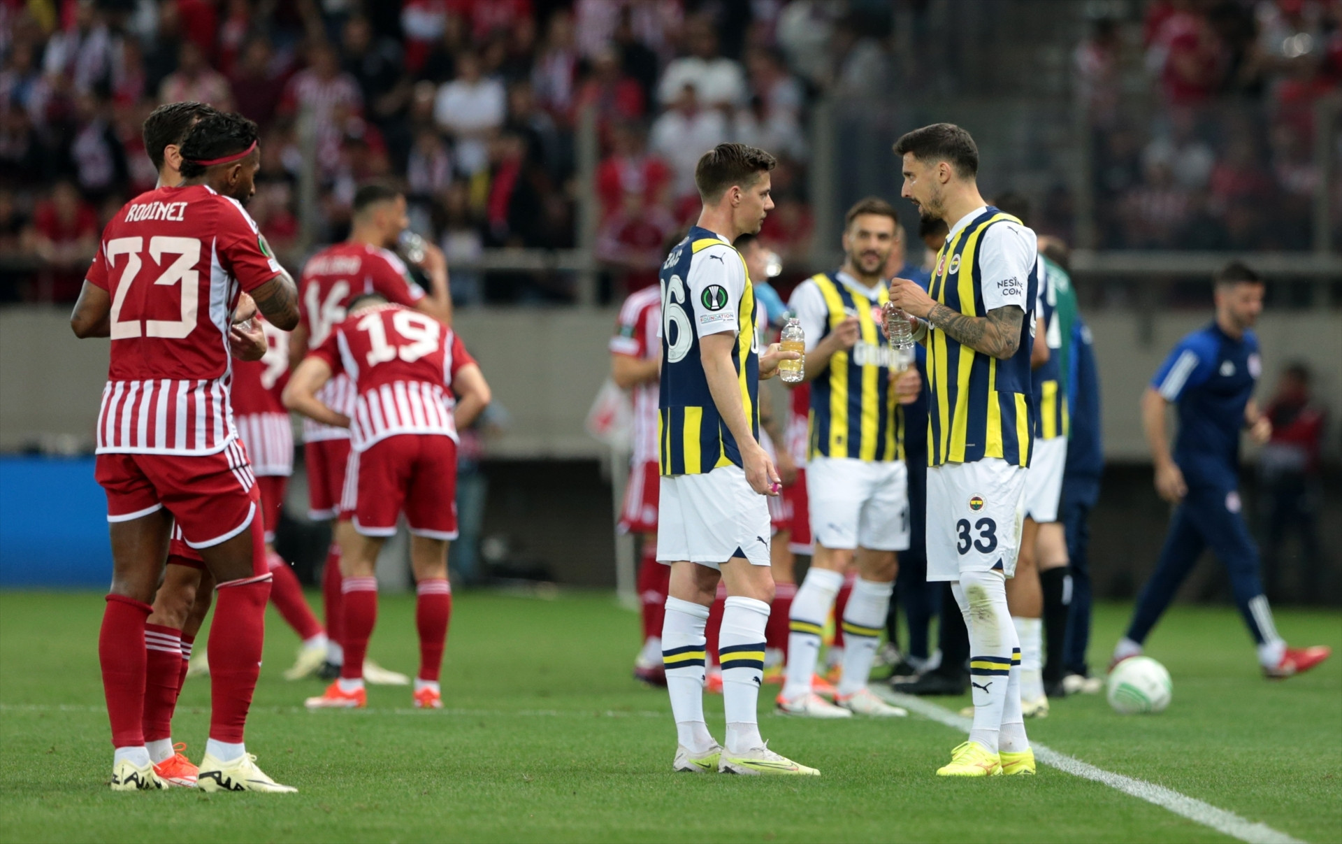 Fenerbahçe - Olympiakos maçında ekranlara yansımayan görüntüler