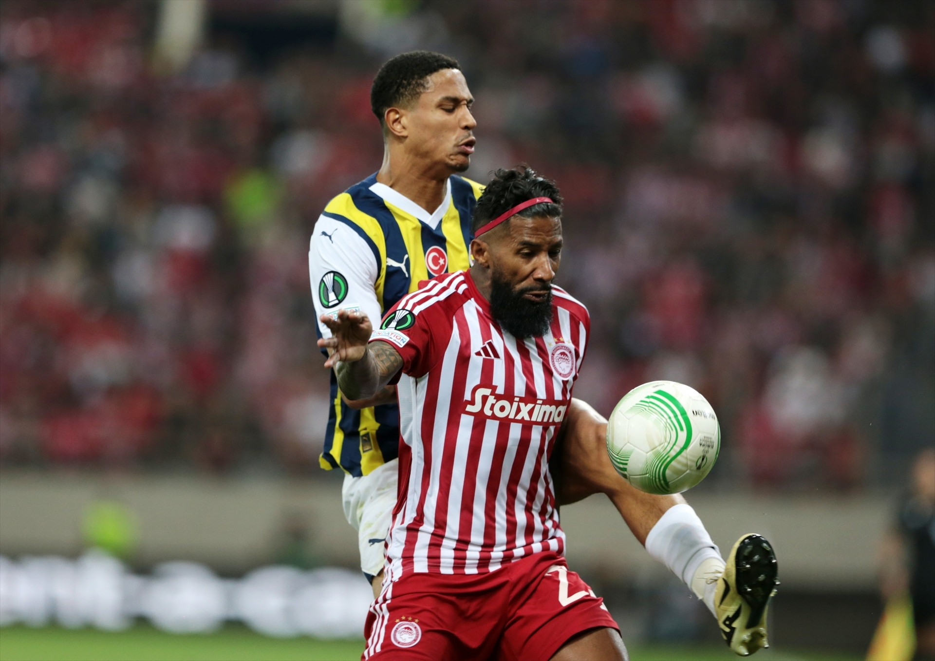 Fenerbahçe - Olympiakos maçında ekranlara yansımayan görüntüler