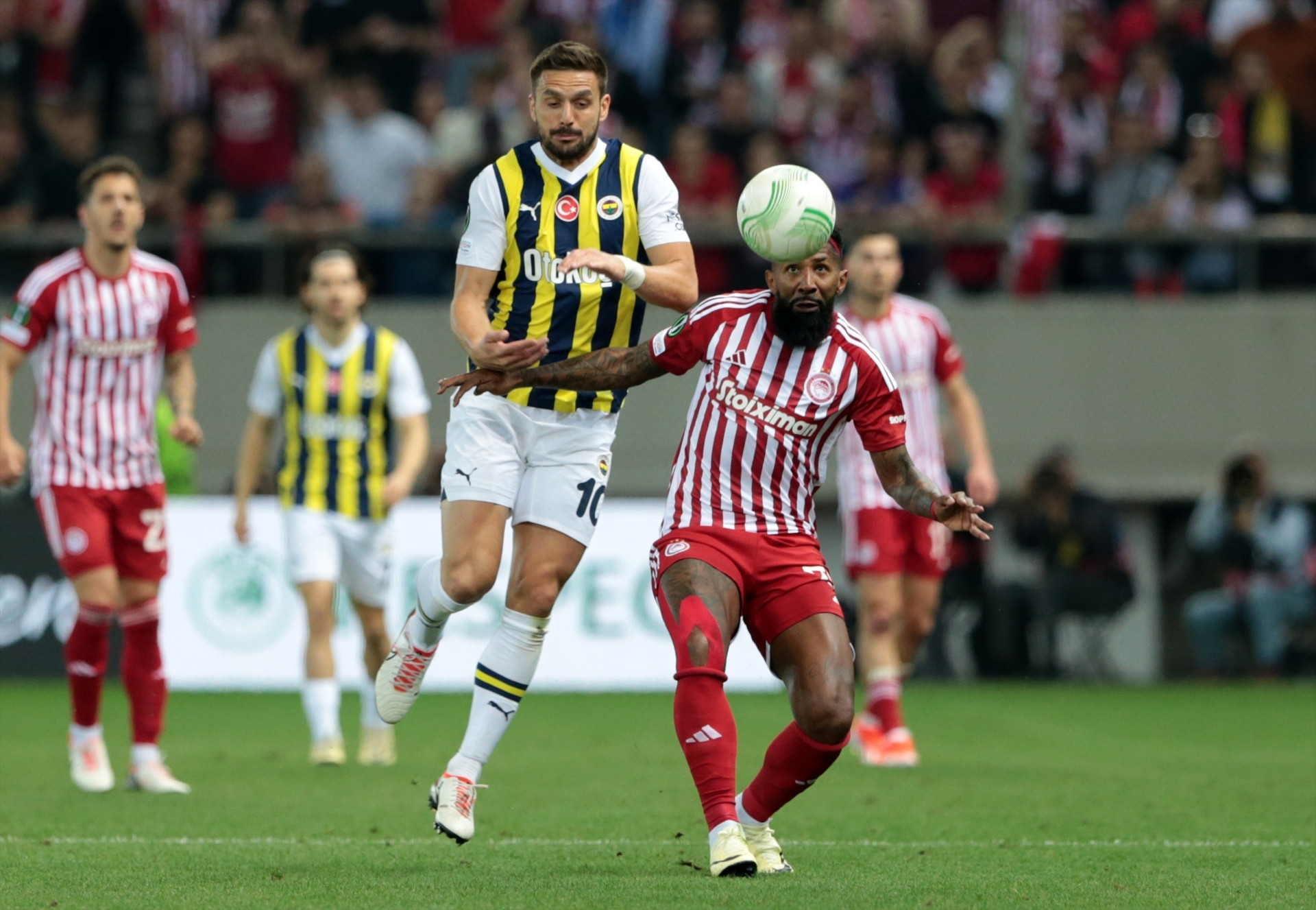 Fenerbahçe - Olympiakos maçında ekranlara yansımayan görüntüler