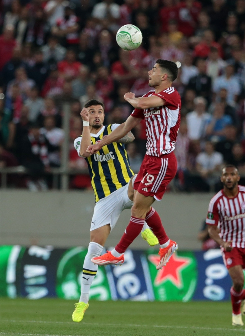 Fenerbahçe - Olympiakos maçında ekranlara yansımayan görüntüler