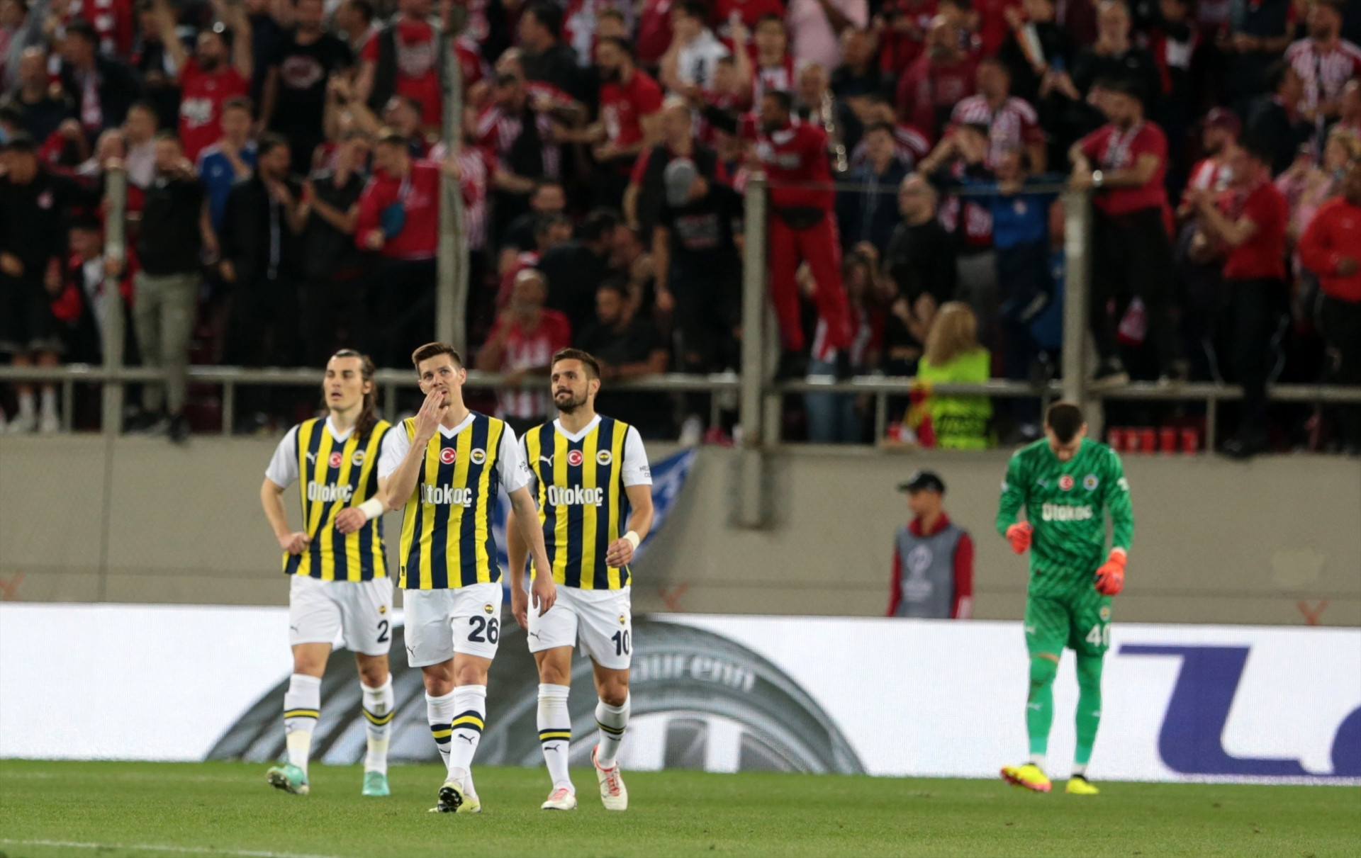Fenerbahçe - Olympiakos maçında ekranlara yansımayan görüntüler