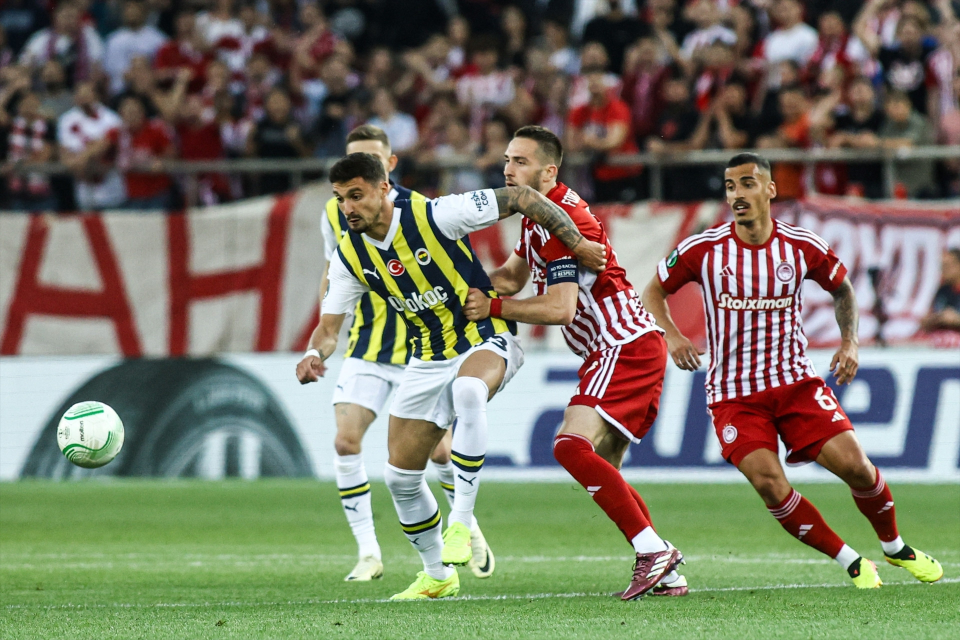 Fenerbahçe - Olympiakos maçında ekranlara yansımayan görüntüler