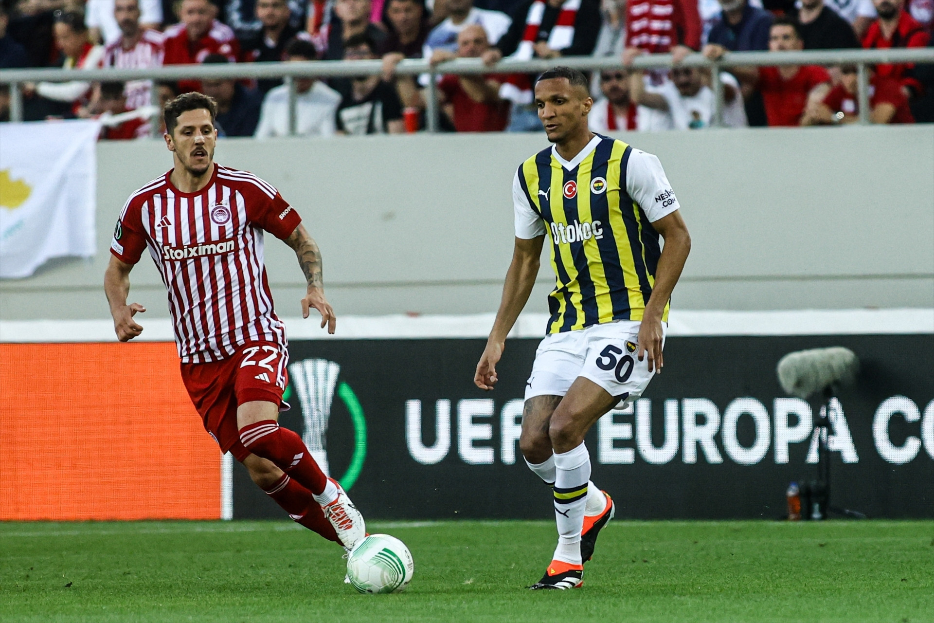 Fenerbahçe - Olympiakos maçında ekranlara yansımayan görüntüler