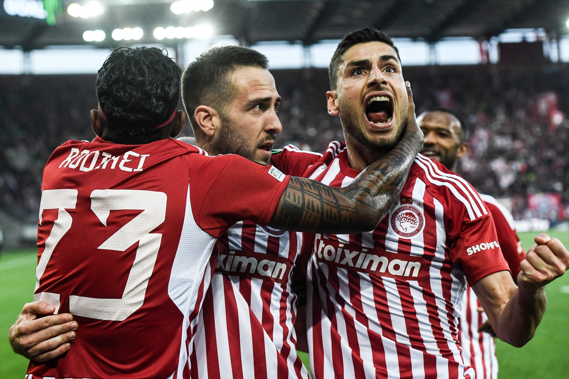 Fenerbahçe - Olympiakos maçında ekranlara yansımayan görüntüler