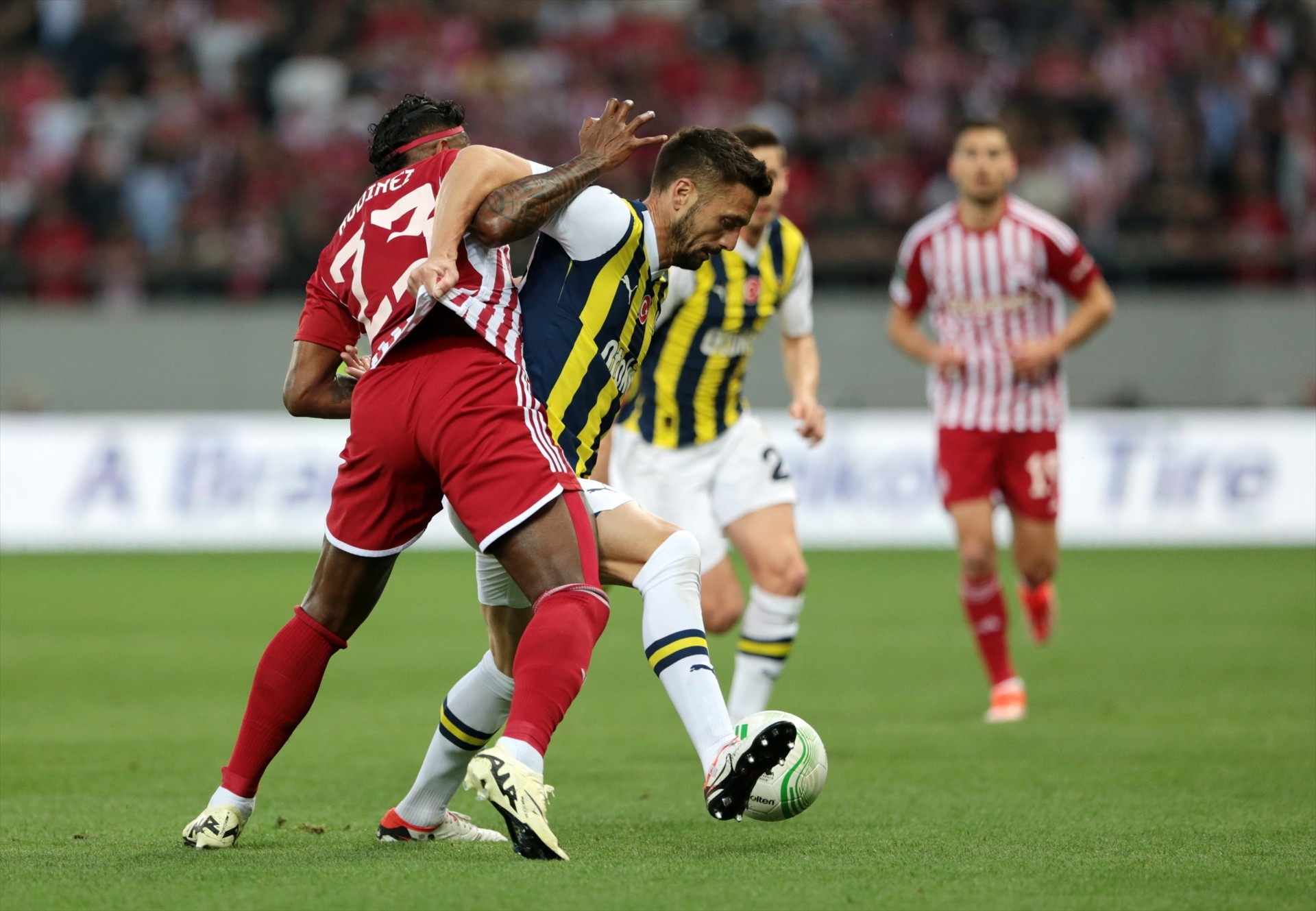 Fenerbahçe - Olympiakos maçında ekranlara yansımayan görüntüler