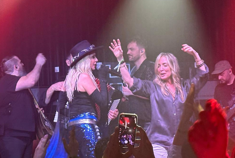 Anna Vissi ile dans etti