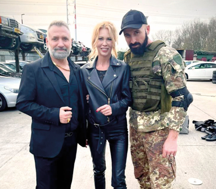 Hollanda’da  filmde oynadı