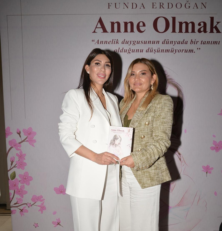 İlk kitabın  geliri öğrencilere