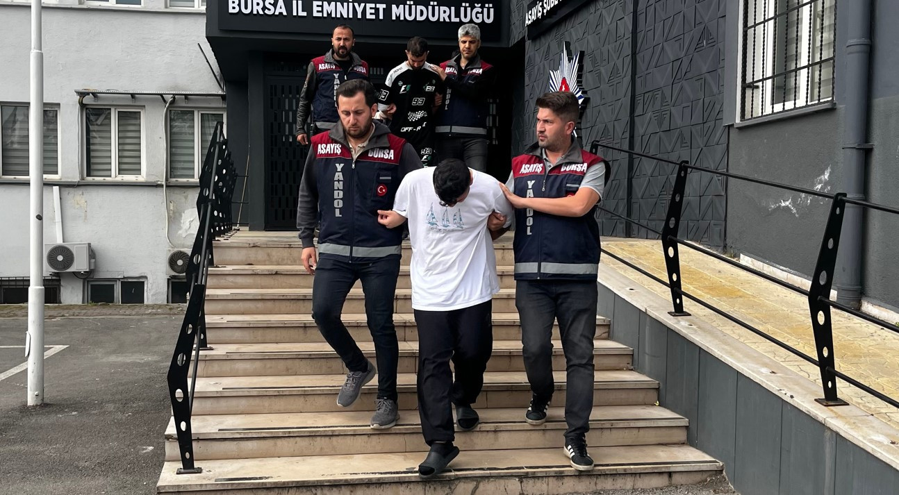 Qul oz xojayini yalaganini tomosha qiling