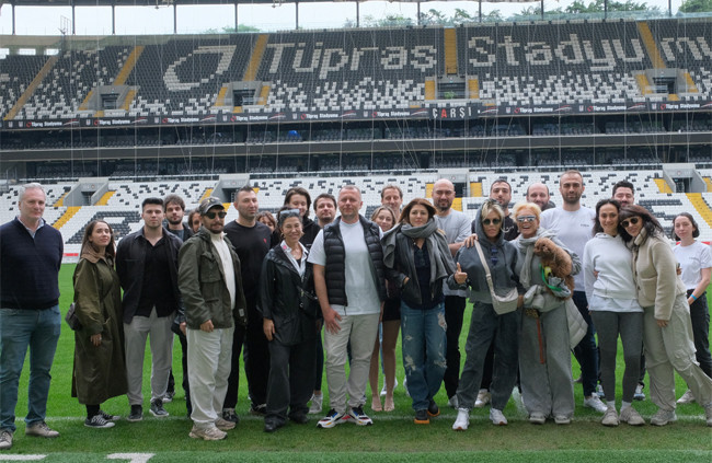 SÜPERSTAR HER AYRINTIYLA YAKINDAN İLGİLENİYOR