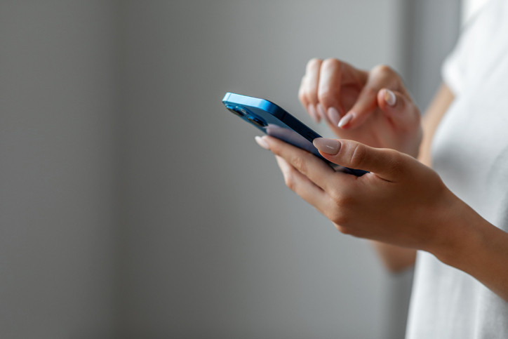 35-54 YAŞ GRUBU TELEFONLA KONUŞMAYI TERCİH EDİYOR