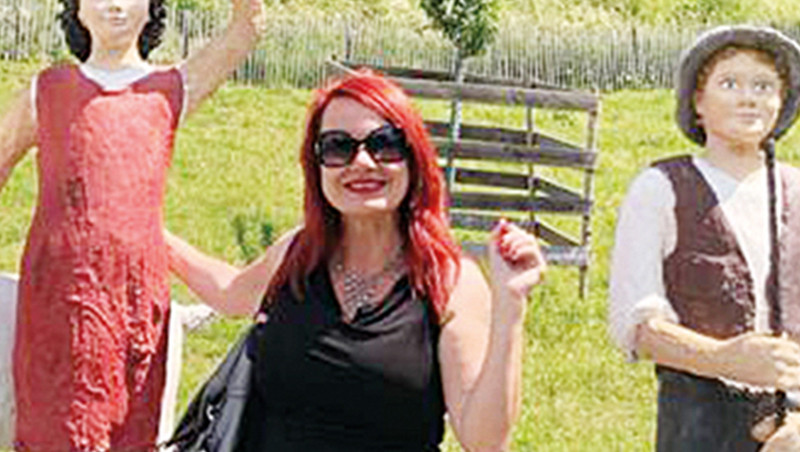 ÖZLEM KUMRULAR KİMDİR