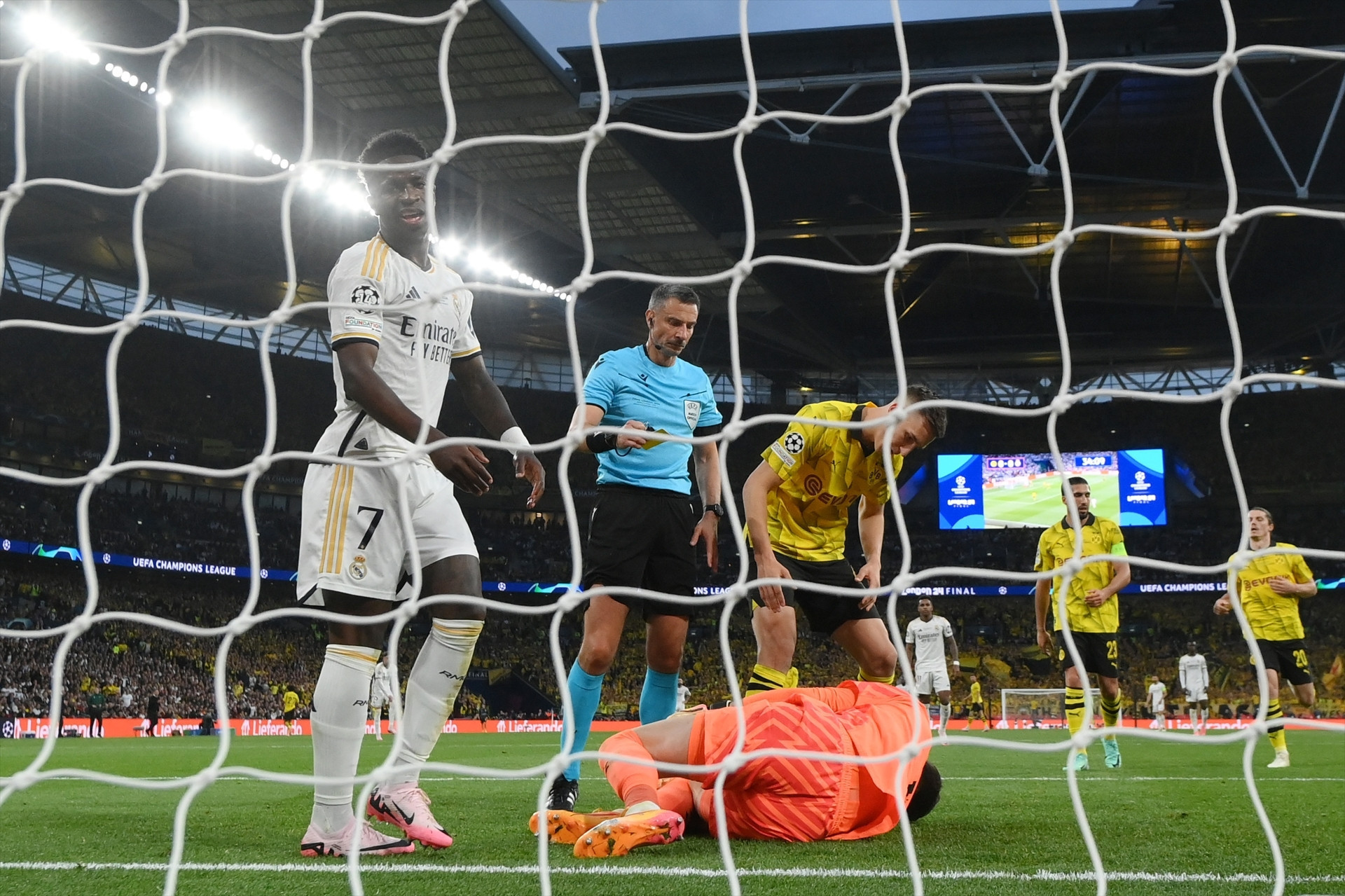 Borussia Dortmund - Real Madrid finalinden ekranlara yansımayanlar