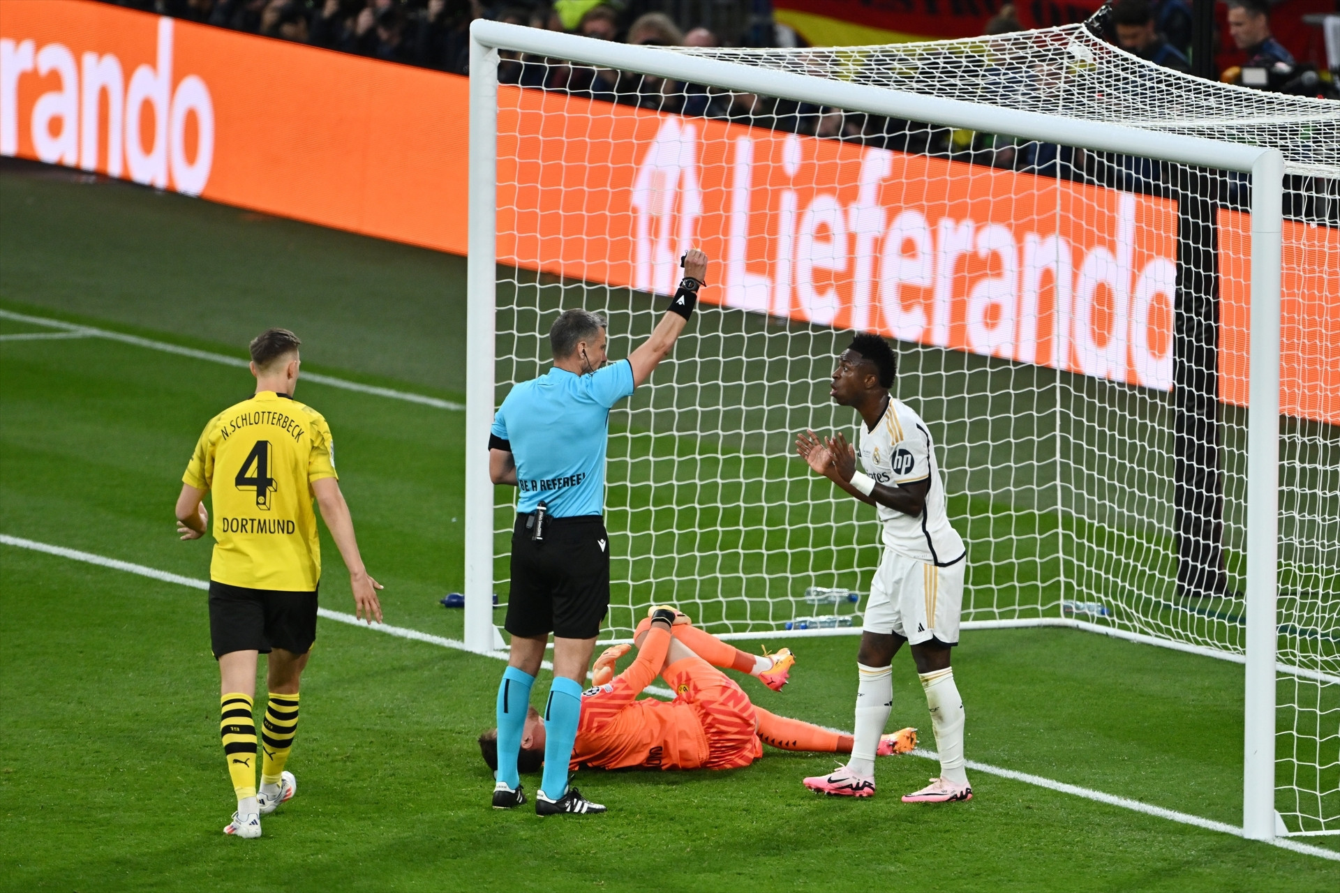 Borussia Dortmund - Real Madrid finalinden ekranlara yansımayanlar