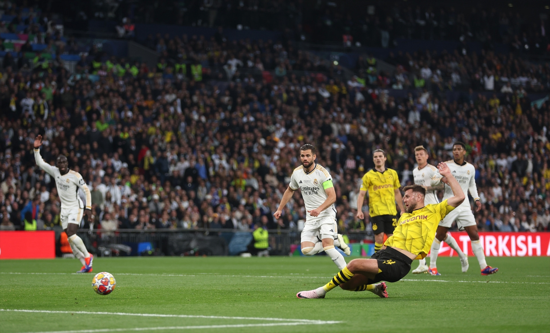 Borussia Dortmund - Real Madrid finalinden ekranlara yansımayanlar