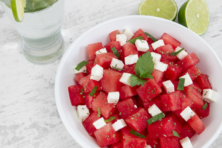 Bir bardak meyve suyu 3 porsiyon meyve demek Ana öğün olarak tüketiyorsanız, yanında mutlaka… Bir bardak meyve suyu 3 porsiyon meyve demek Ana öğün olarak tüketiyorsanız, yanında mutlaka…