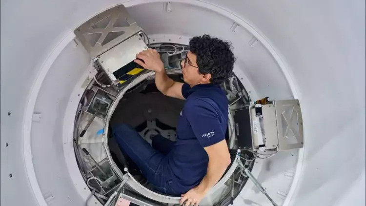 YANINDA NE GÖTÜRECEK