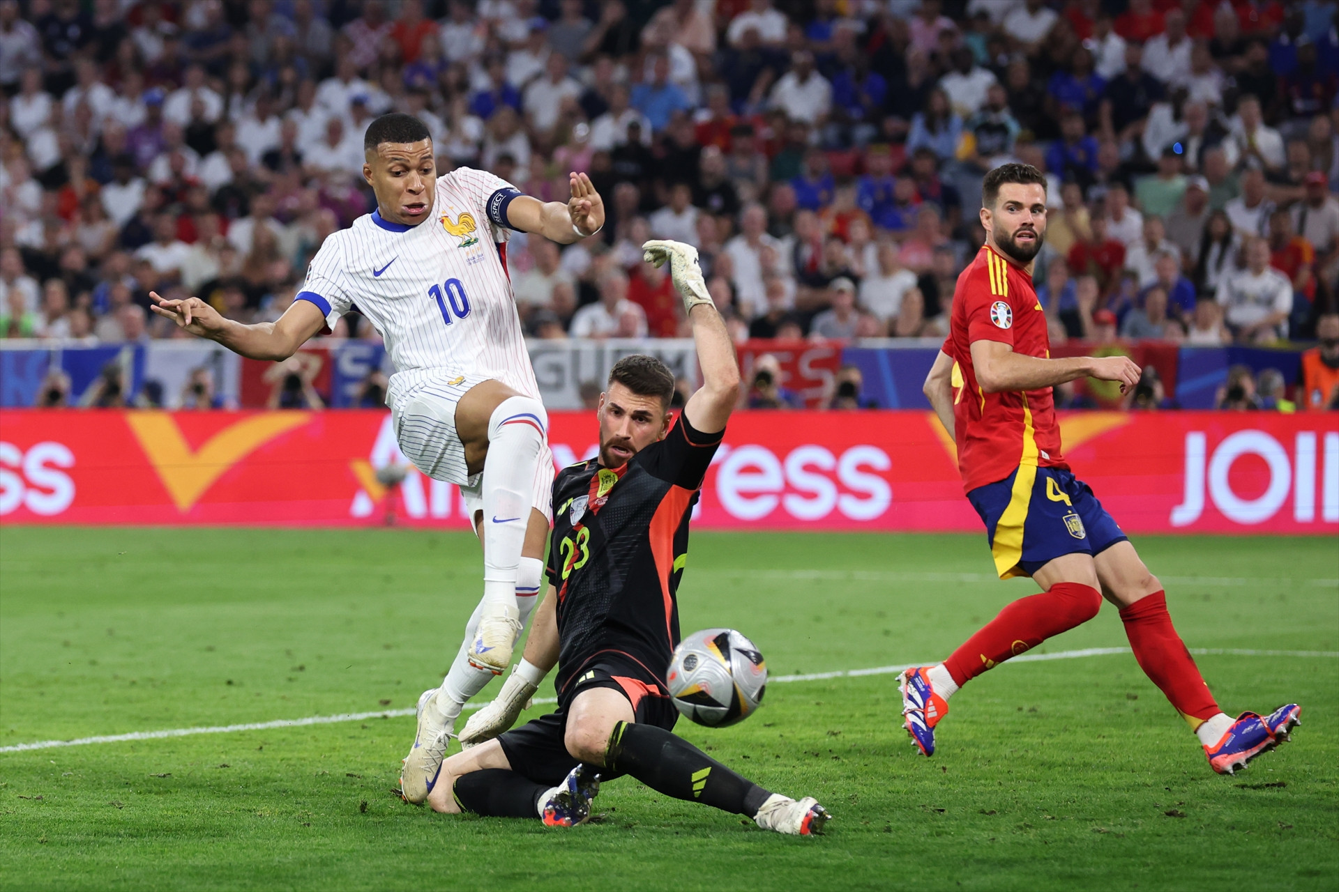 İspanya - Fransa maçında ekranlara yansımayan görüntüler