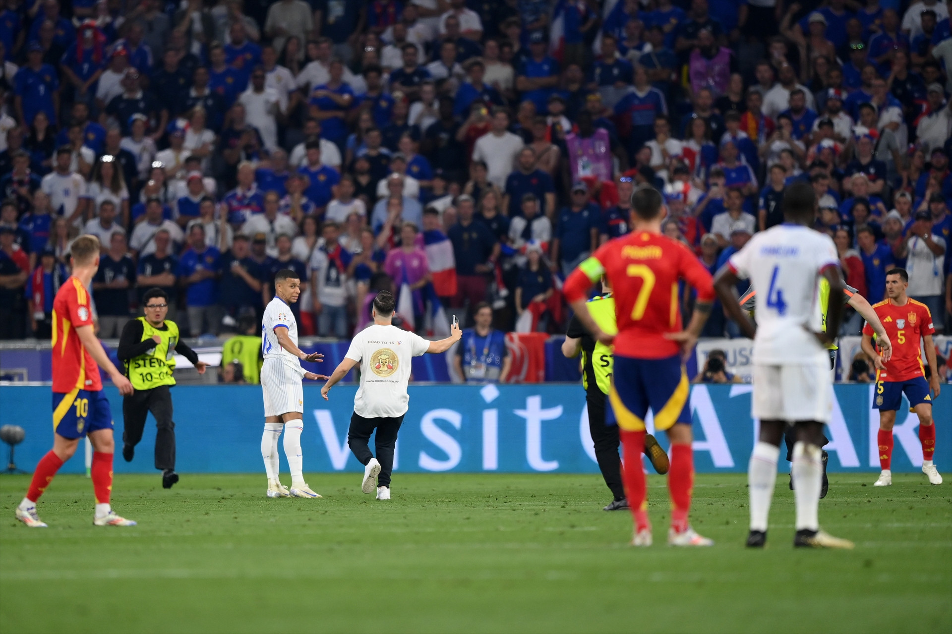 İspanya - Fransa maçında ekranlara yansımayan görüntüler