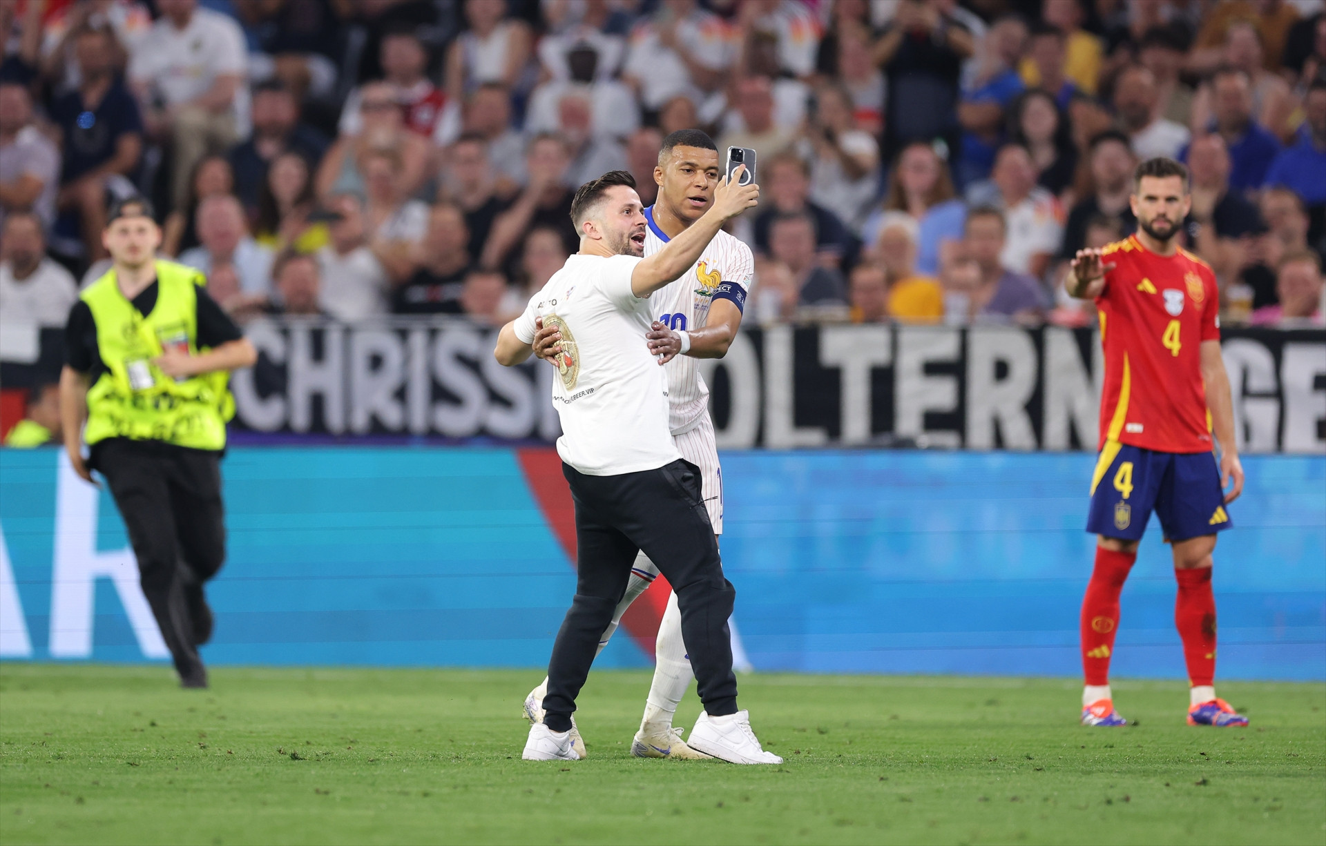 İspanya - Fransa maçında ekranlara yansımayan görüntüler